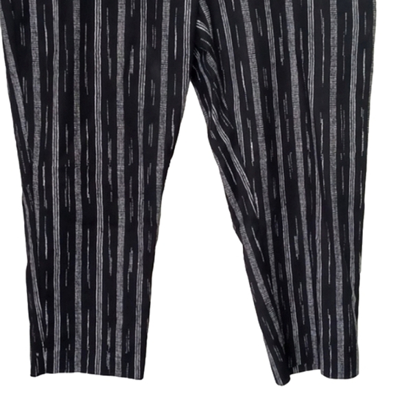 APT. 9  Black & White Torie Capri - Picture 3 of 7